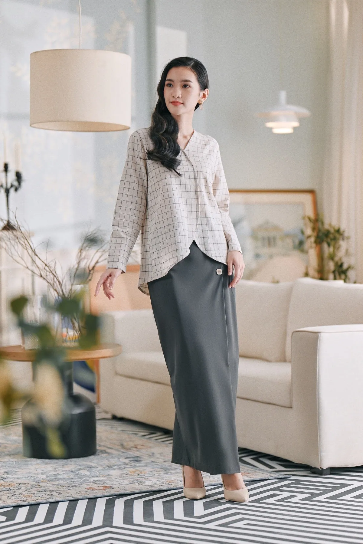 The Caya Women Bulan Blouse - Good Champagne Checked