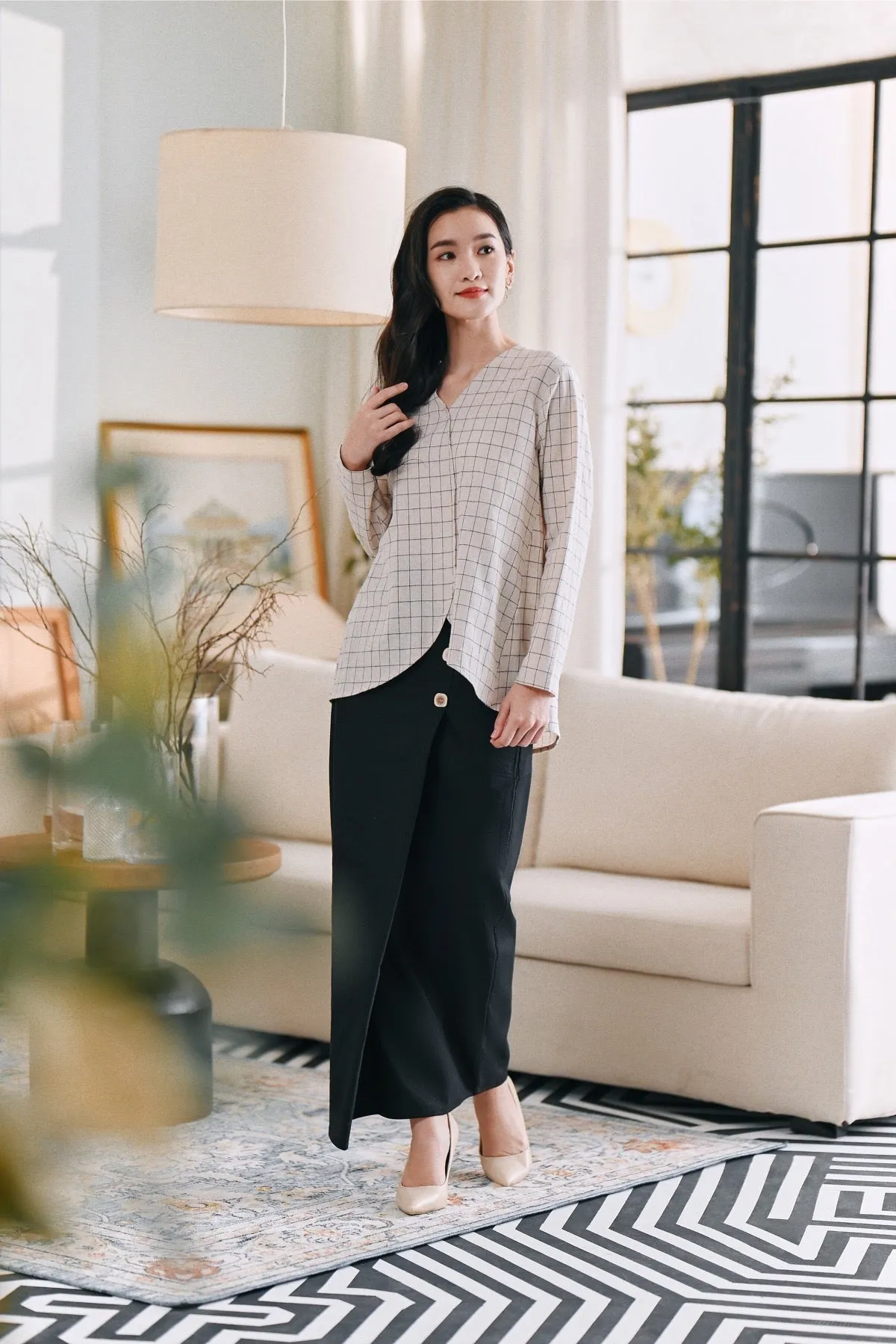 The Caya Women Bulan Blouse - Good Champagne Checked