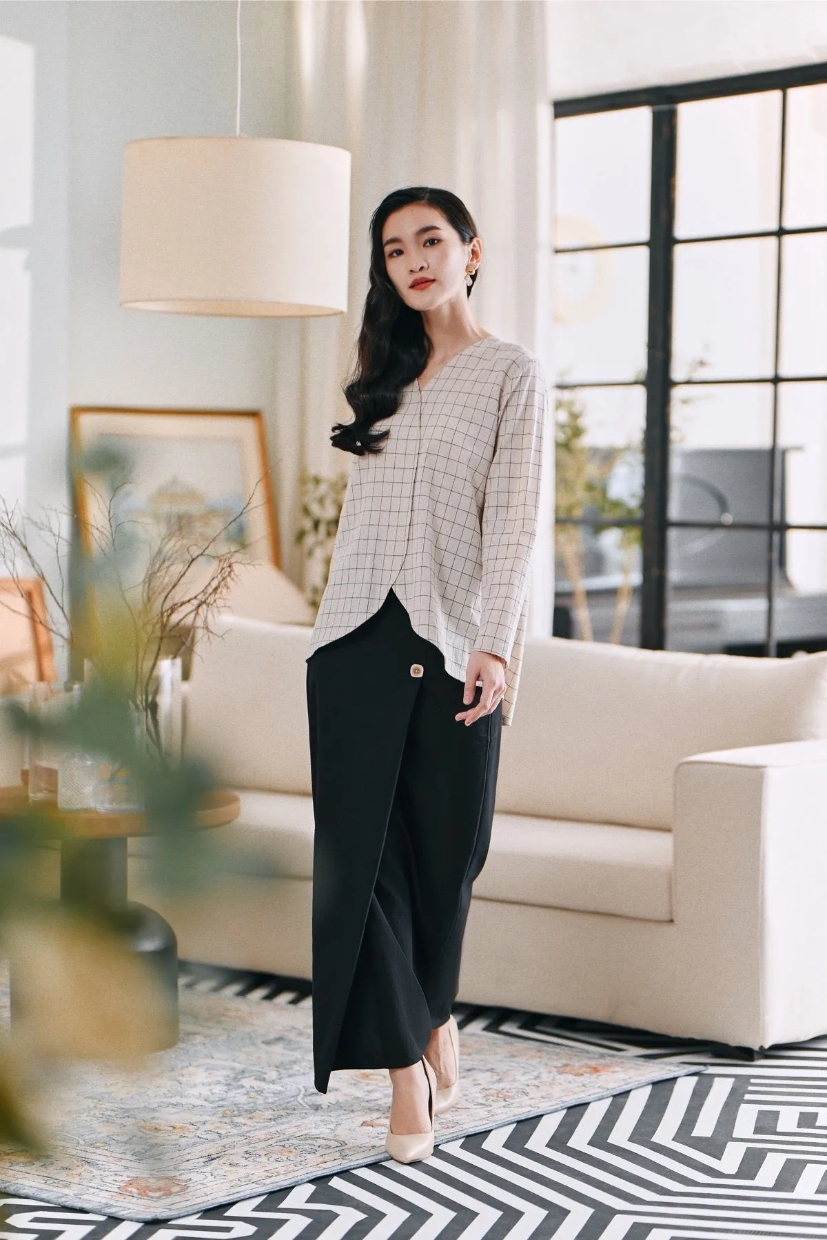 The Caya Women Bulan Blouse - Good Champagne Checked